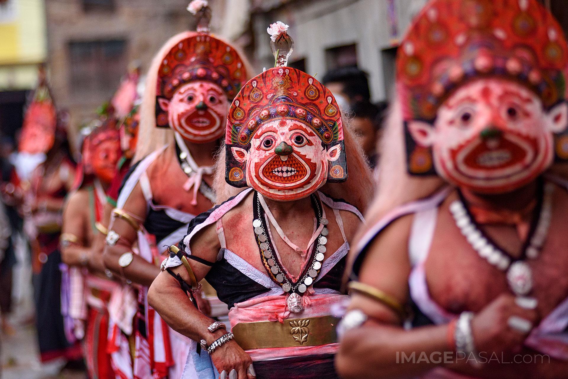 Nilbarahi, gana naach